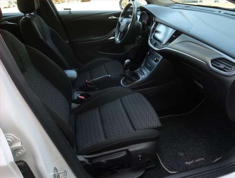 Opel Astra - hlavní fotka