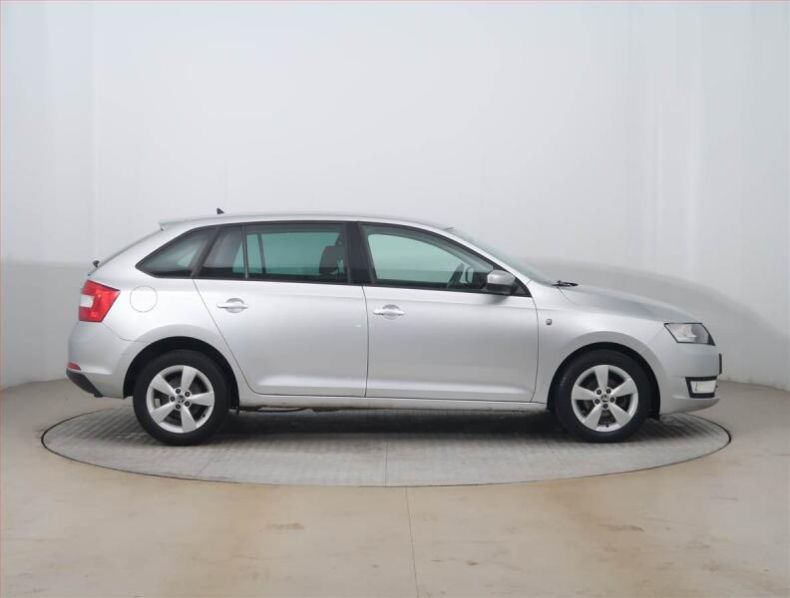 Škoda Rapid - hlavní fotka
