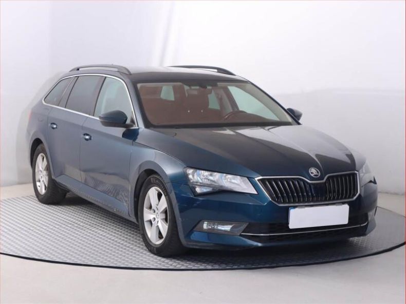 Škoda Superb - hlavní foto