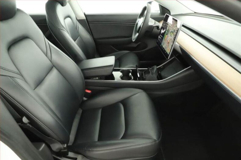 Tesla Model 3 - hlavní fotka