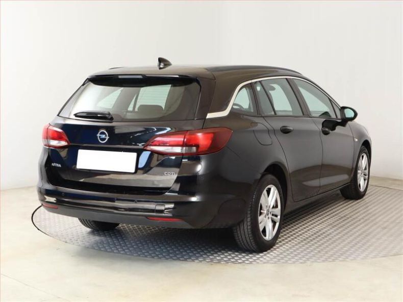 Opel Astra - hlavní fotka