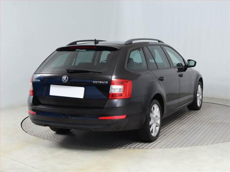 Škoda Octavia - hlavní fotka