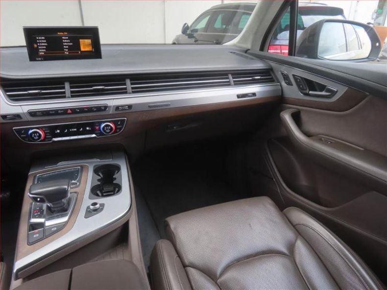 Audi Q7 - hlavní fotka