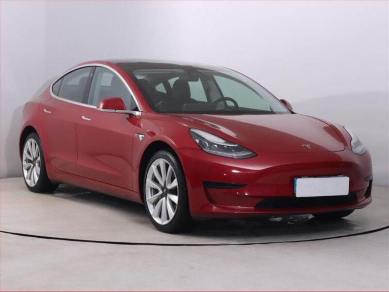 Tesla Model 3 - hlavní foto