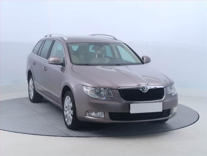 Škoda Superb - hlavní foto