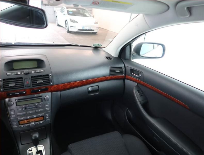 Toyota Avensis - hlavní fotka