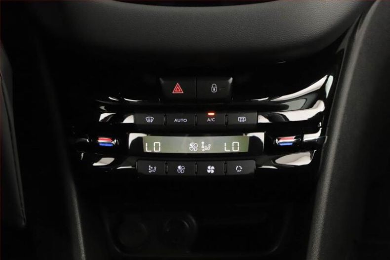 Peugeot 208 - hlavní fotka