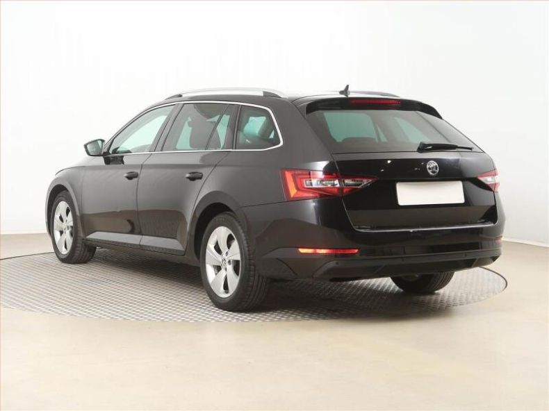 Škoda Superb - hlavní fotka