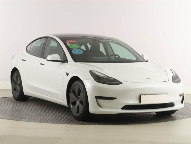 Tesla Model 3 - hlavní fotka inzerátu