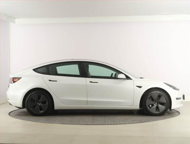 Tesla Model 3 - hlavní fotka
