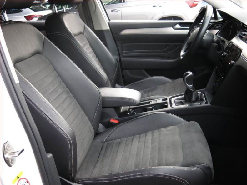 Volkswagen Passat - hlavní fotka