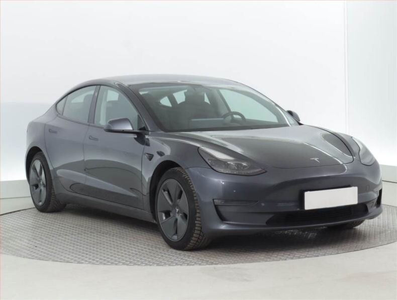 Tesla Model 3 - hlavní foto
