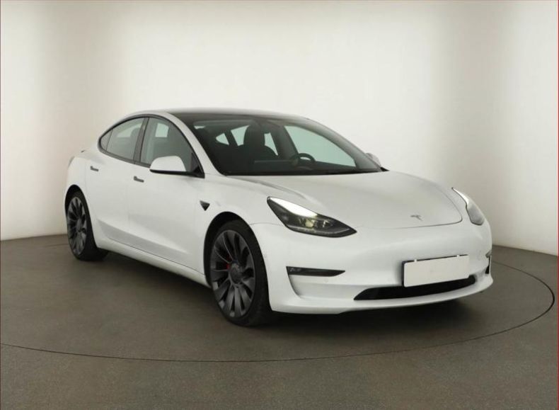 Tesla Model 3 - hlavní fotka inzerátu