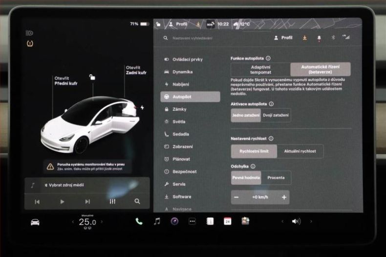 Tesla Model 3 - hlavní fotka