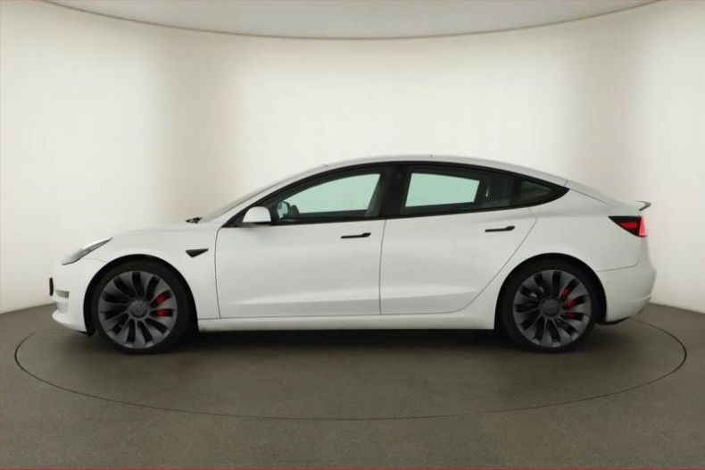 Tesla Model 3 - hlavní fotka