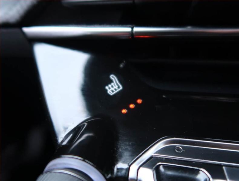 Peugeot 208 - hlavní fotka