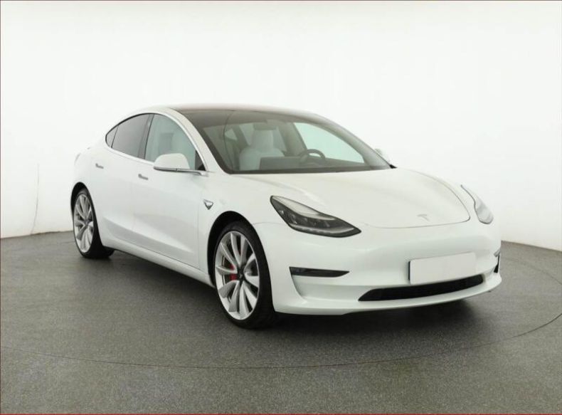 Tesla Model 3 - hlavní fotka inzerátu