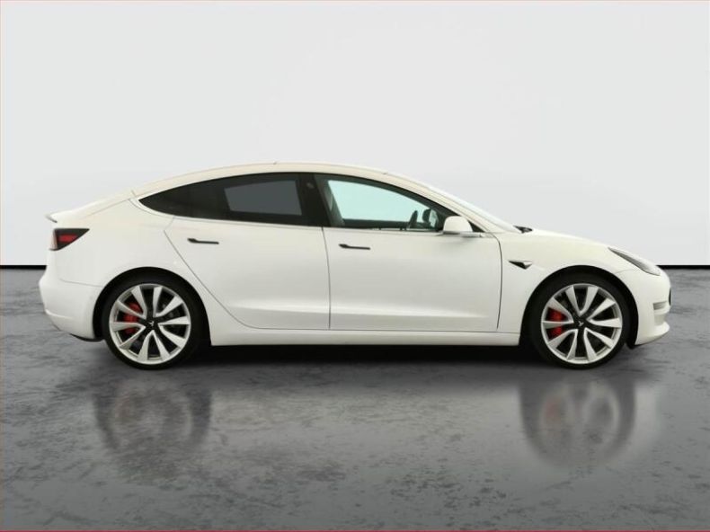 Tesla Model 3 - hlavní fotka