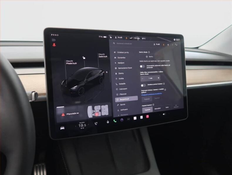 Tesla Model Y - hlavní fotka