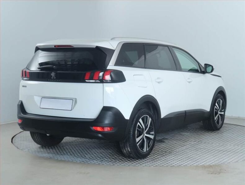 Peugeot 5008 - hlavní fotka