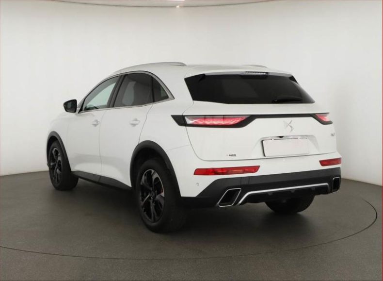 DS Automobiles DS7 Crossback - hlavní fotka