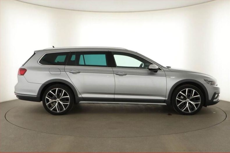 Volkswagen Passat - hlavní fotka