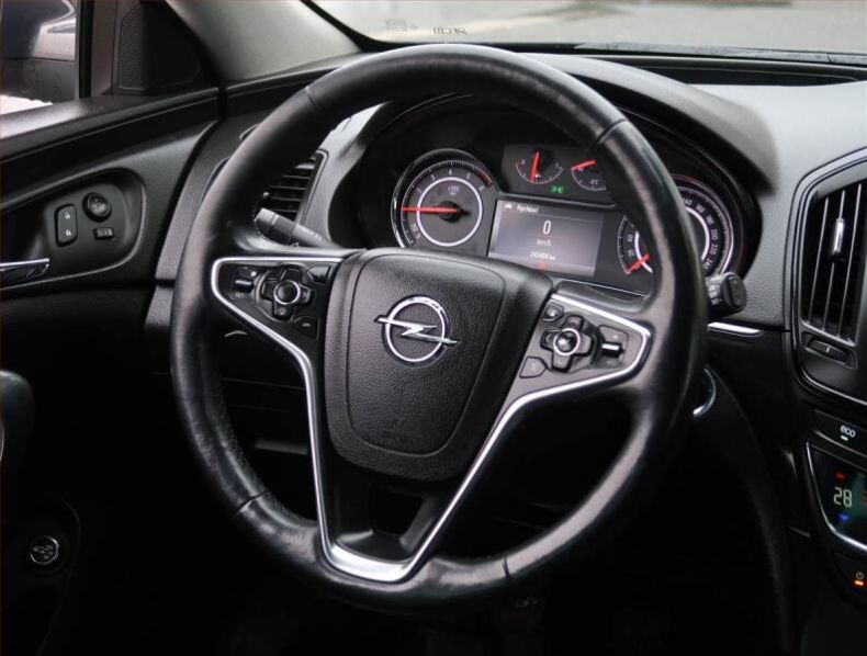 Opel Insignia - hlavní fotka