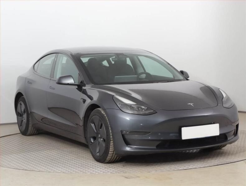 Tesla Model 3 - hlavní foto