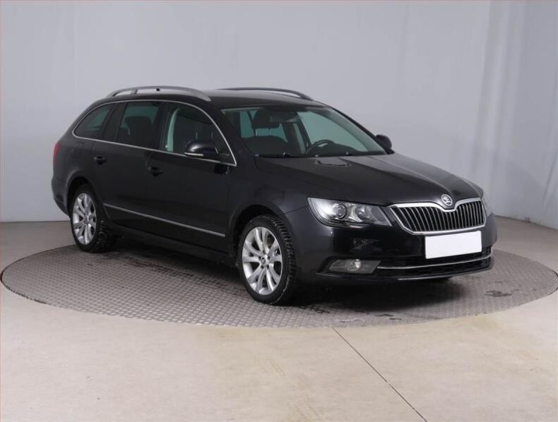 Škoda Superb - hlavní foto