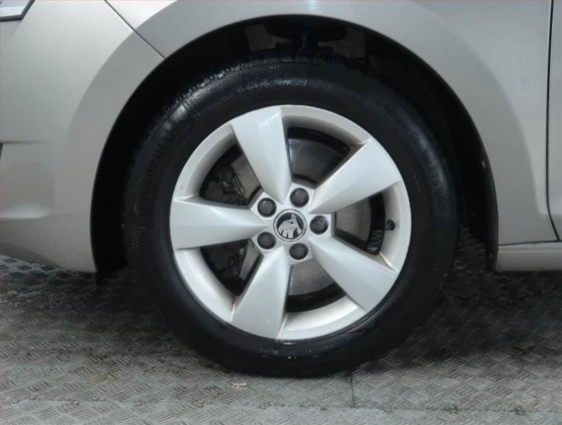 Škoda Rapid - hlavní fotka