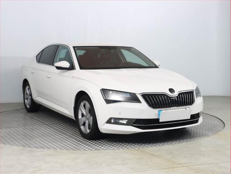 Škoda Superb - hlavní foto
