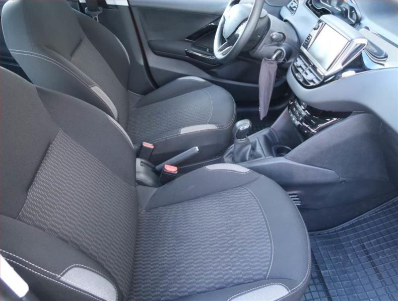 Peugeot 208 - hlavní fotka