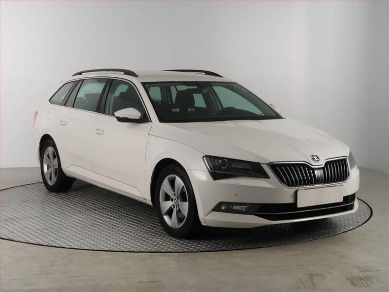 Škoda Superb - hlavní foto