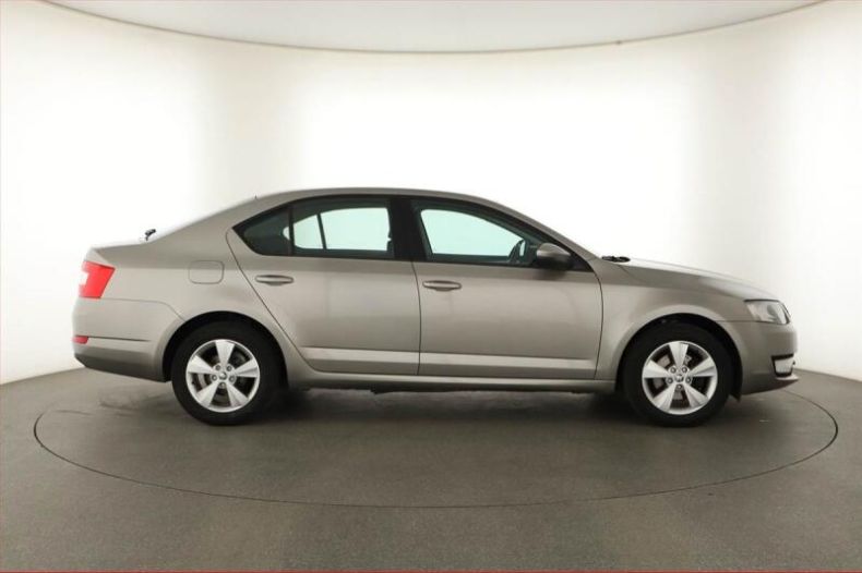 Škoda Octavia - hlavní fotka