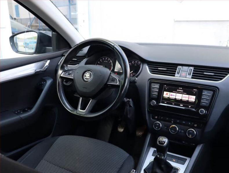 Škoda Octavia - hlavní fotka