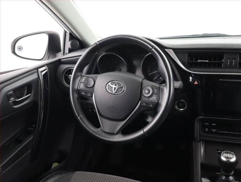 Toyota Auris - hlavní fotka
