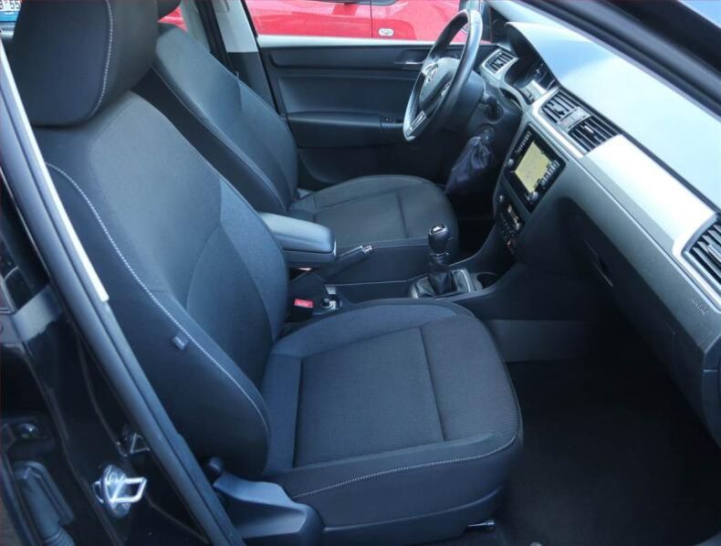 Škoda Rapid - hlavní fotka