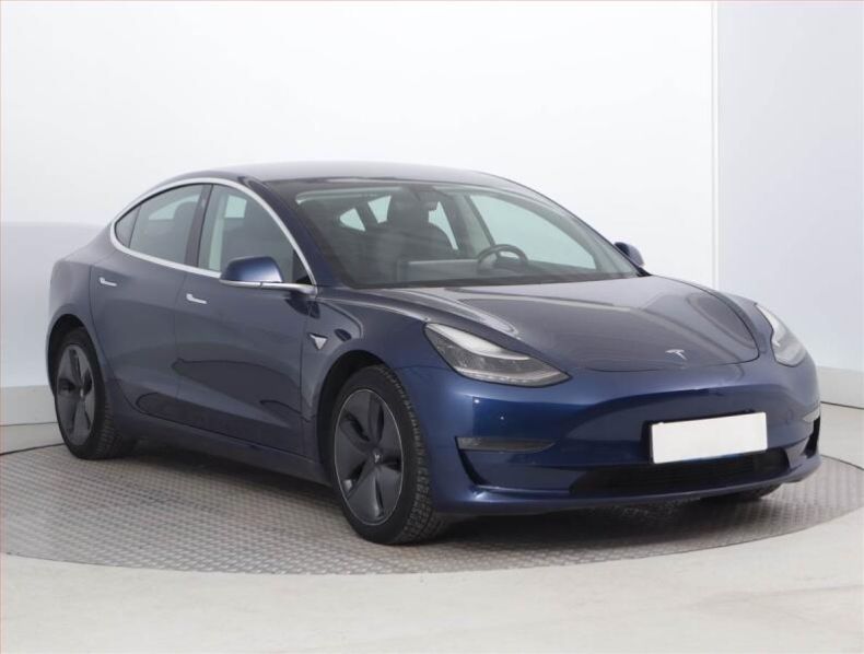 Tesla Model 3 - hlavní foto