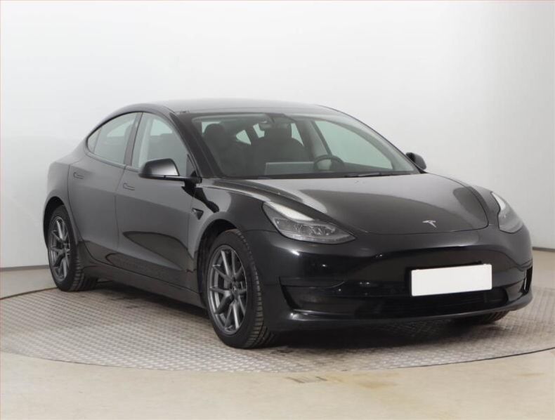 Tesla Model 3 - hlavní foto