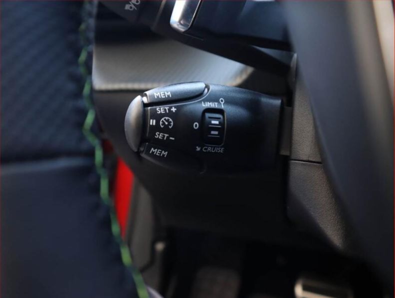 Peugeot 208 - hlavní fotka
