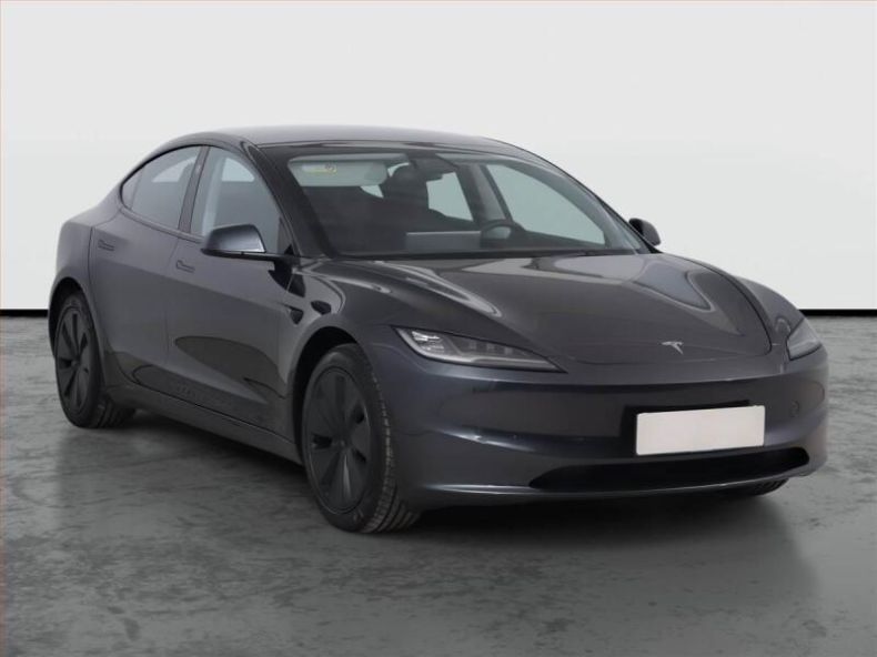 Tesla Model 3 - hlavní foto