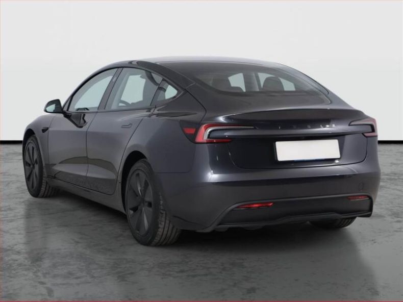 Tesla Model 3 - hlavní fotka