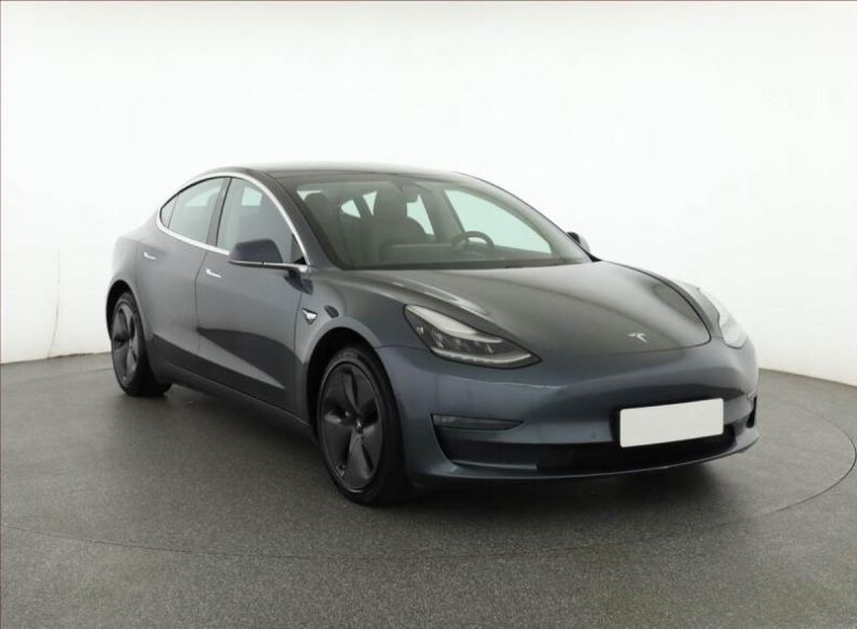 Tesla Model 3 - hlavní foto