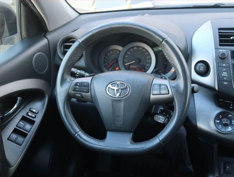 Toyota RAV 4 - hlavní fotka