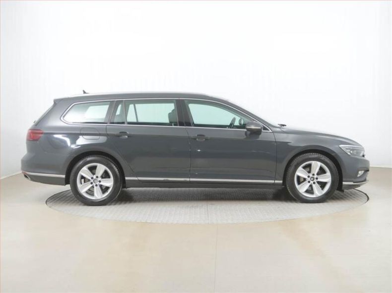 Volkswagen Passat - hlavní fotka