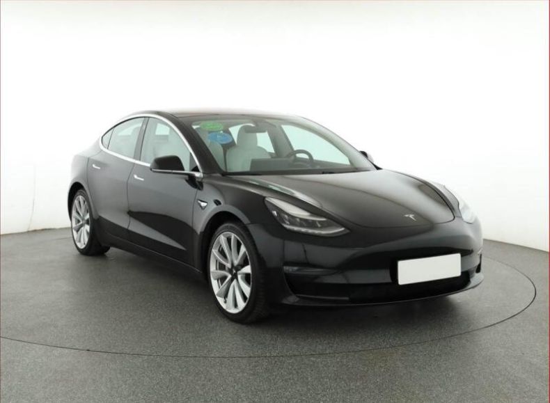 Tesla Model 3 - hlavní fotka inzerátu