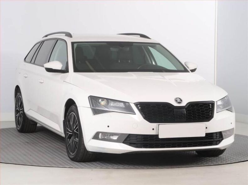Škoda Superb - hlavní foto