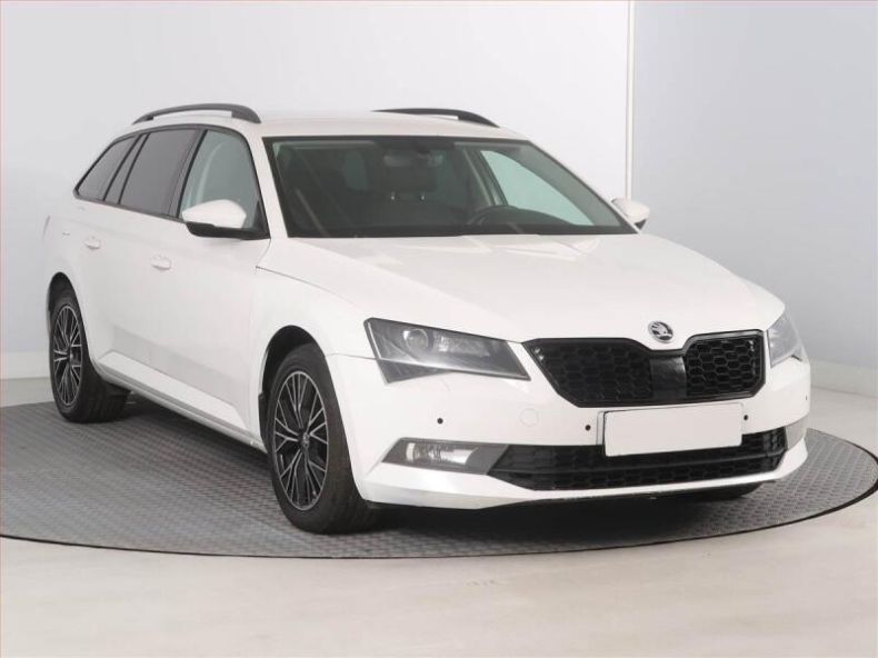 Škoda Superb - hlavní foto