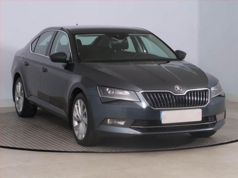 Škoda Superb - hlavní foto