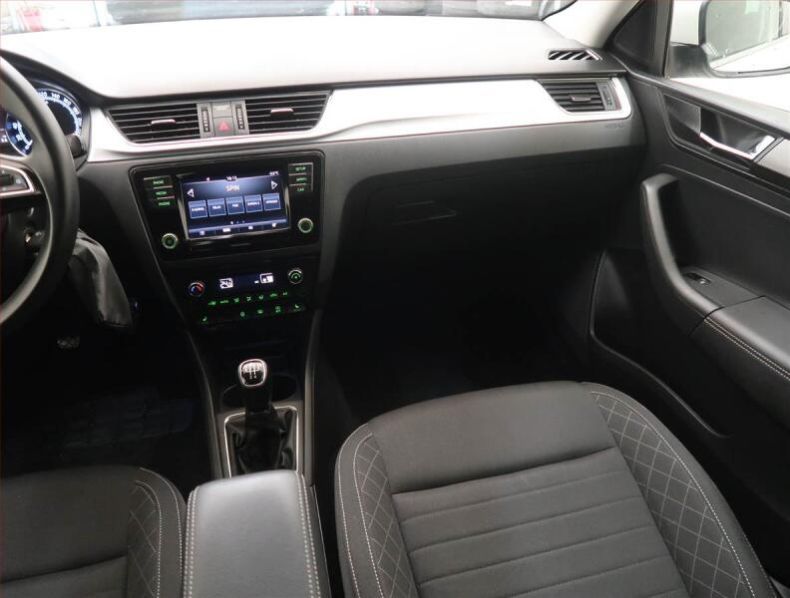 Škoda Rapid - hlavní fotka